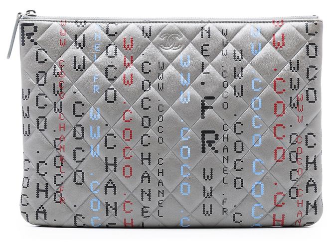 Chanel Graue mittlere Stepp-Lammleder Data Center O Clutch Braun