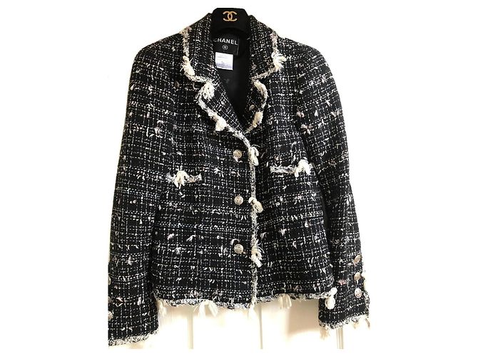 Saia Chanel com terno de jaqueta Preto