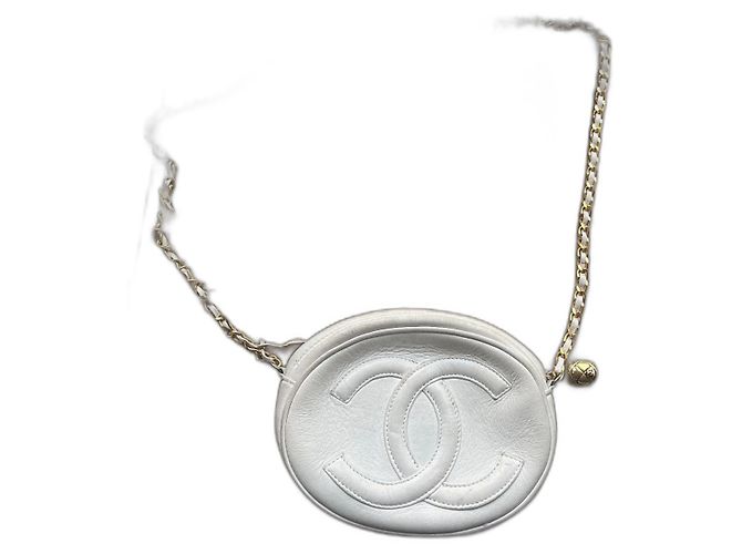 2.55 Bolsa Chanel de couro cor eggshell com corrente dourada Fora de branco