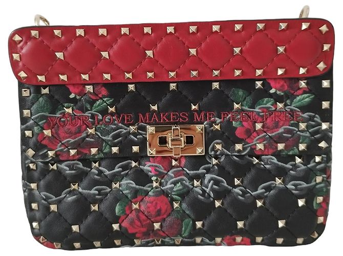 Bolsa Valentino Rockstud Spike em couro preto e vermelho Multicor