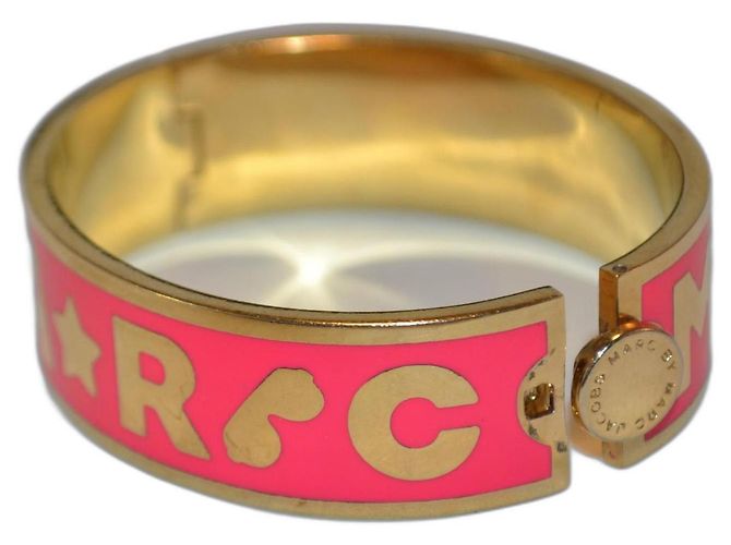 Pulseira Marc Jacobs em metal esmaltado dourado e rosa