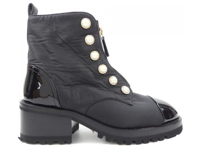 Timeless Chanel Lackleder-Stiefel mit Perlenimitation Schwarz