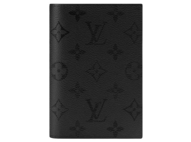 Louis Vuitton Funda de pasaporte LV Midnight Negro