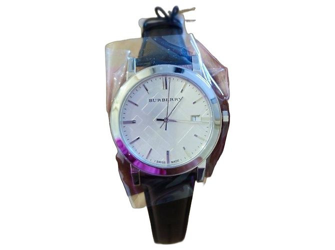 Reloj Burberry de Cuero Negro Blanco