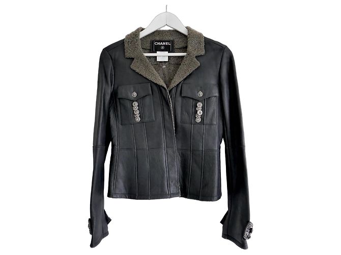 Giacca in pelle e shearling con bottoni Chanel Pre-Fall 2007 Nero