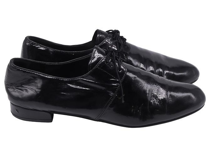 Prada Schnürslipper aus schwarzem Lackleder