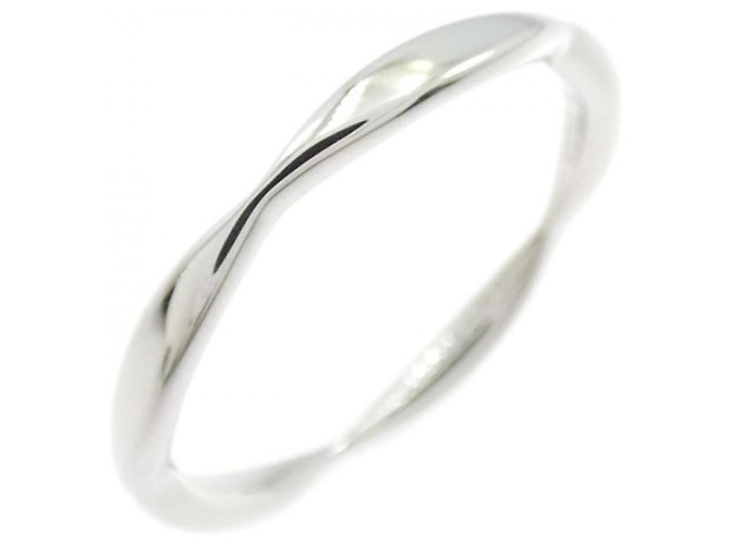 Timeless Chanel Platinum Camellia Band Ring