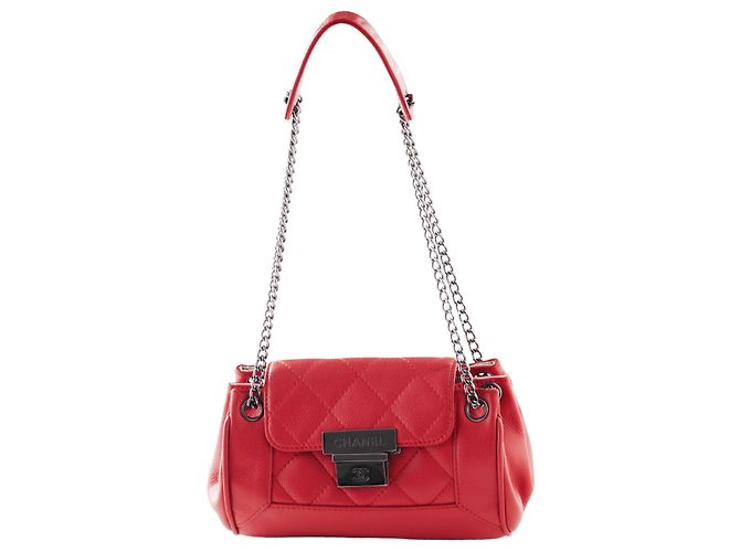 Timeless Bolsa mini flap accordion Chanel em couro caviar vermelho