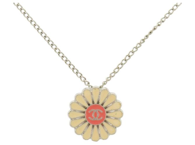 Collar de plata con motivo floral Coco Mark de Chanel