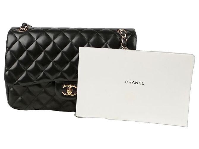 Chanel Bolsa de ombro cruzada clássica com aba grande Preto