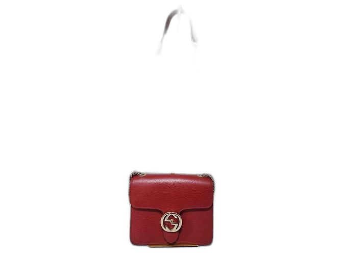 Bolsa transversal Gucci em couro vermelho com logo G entrelaçado