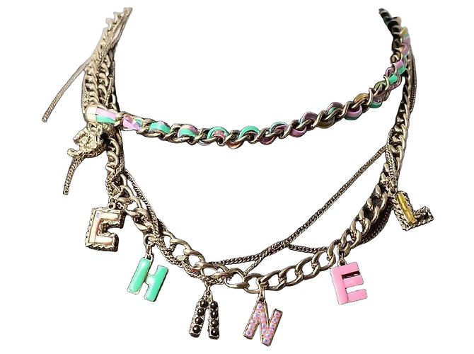 Colar de letras 'CHANEL' de múltiplas camadas Multicor Hardware prateado