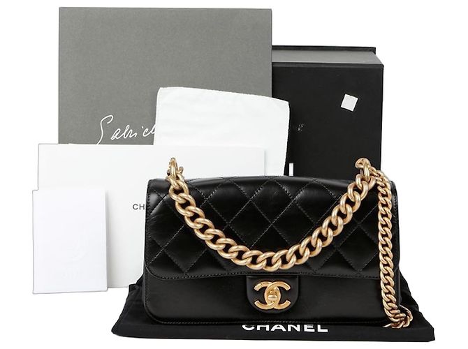 Chanel Bolsa de ombro com aba em acordeão Preto