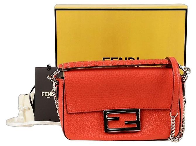 Fendi Mini Baguette Tote e Borsa a Spalla