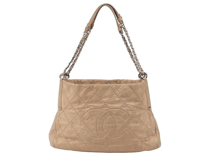 Chanel Bolsa de ombro com corrente e logo CC Marrom