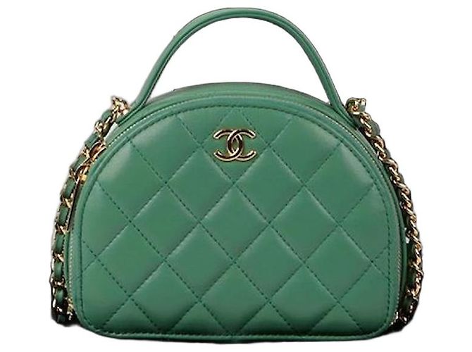 Chanel Bolsa de mão cruzada Half Moon Vanity Verde