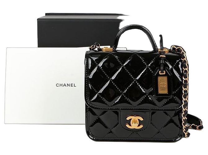 Chanel Schultertasche mit Klappe und Obergriff Schwarz