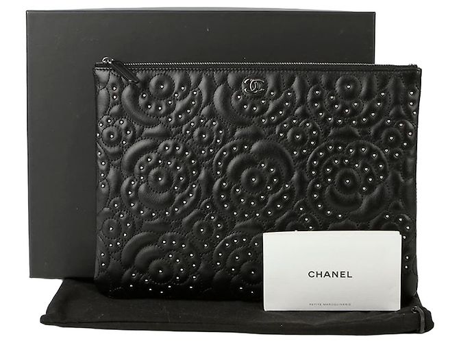 Chanel Clutch con borchie Camellia Nero