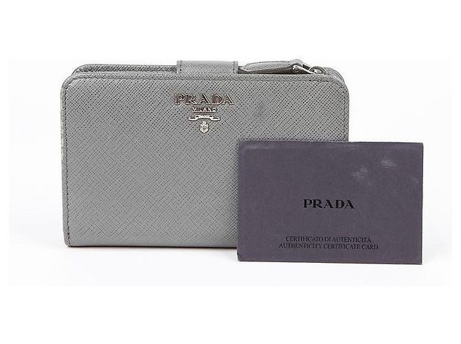 Prada Mini billetera con logo de metal Castaño