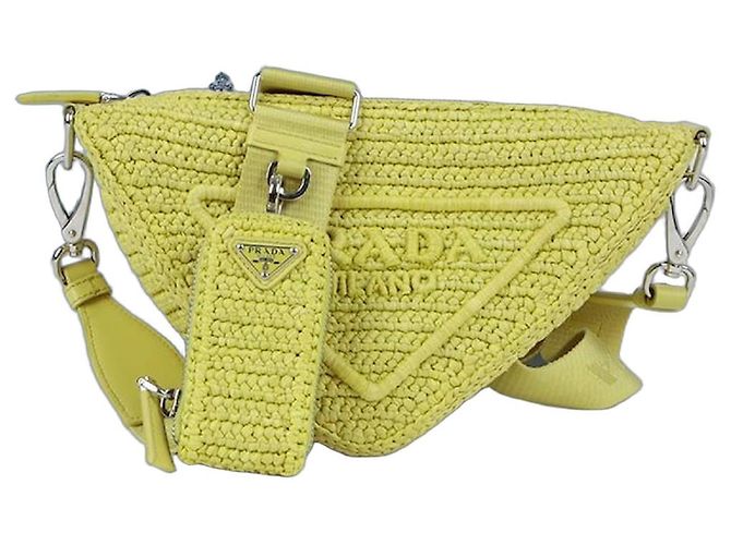 Prada Bolso cruzado de triángulo de rafia Verde