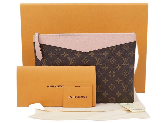 Louis Vuitton Pouch Daily Marrom