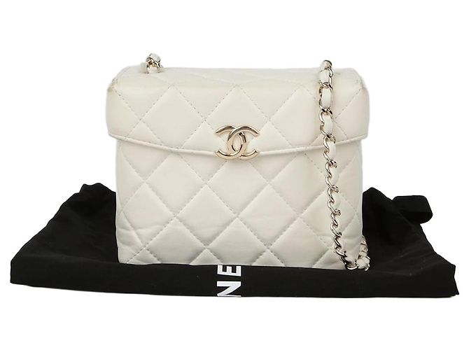 Chanel Bolsa de ombro com corrente e aba com logo CC Branco