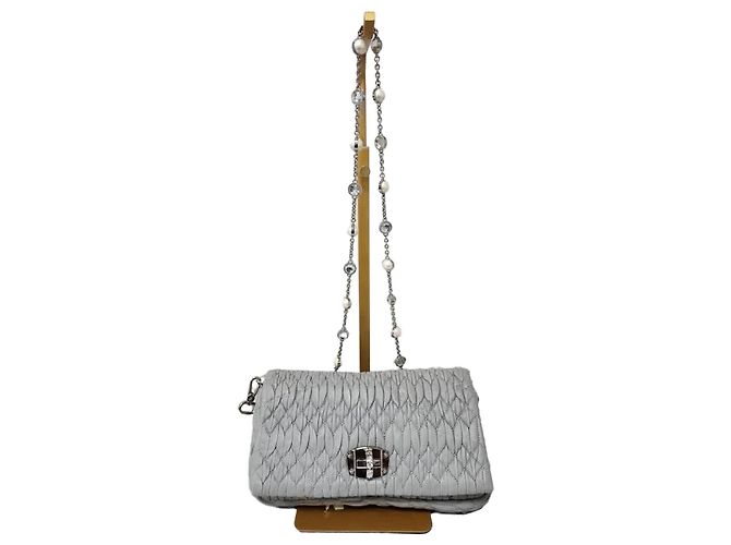 Bolsa de Ombro Miu Miu Matelassé com Cristais Ash Cinza