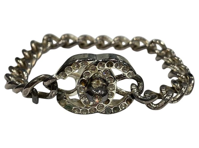 Bracciale charm Turn Lock con il logo Coco di Chanel