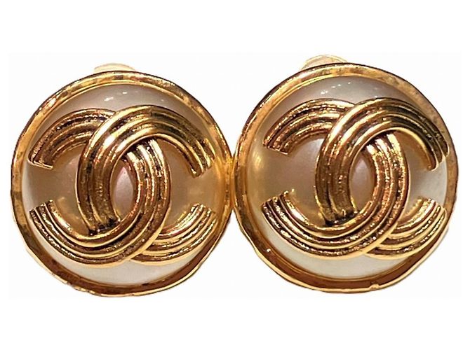 Orecchini a clip Chanel con perle e placcatura oro