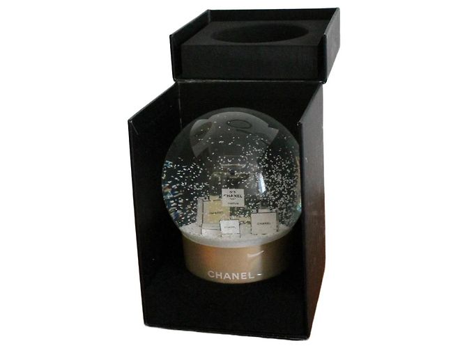 Globo de neve Chanel de vidro N°5 e bolsas