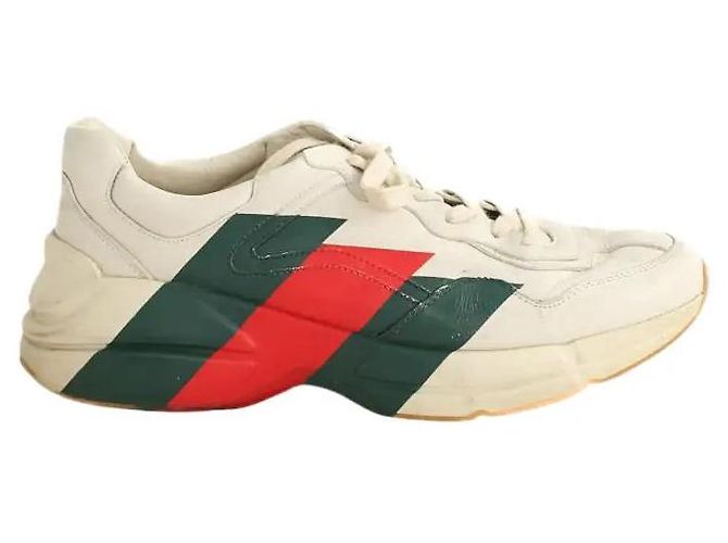 Gucci Beige leather low-top sneakers