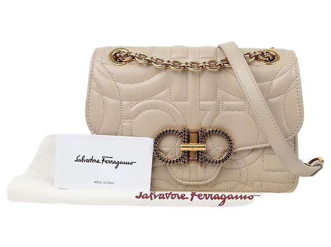Salvatore Ferragamo Bolsa de ombro Ganchini acolchoada com corrente