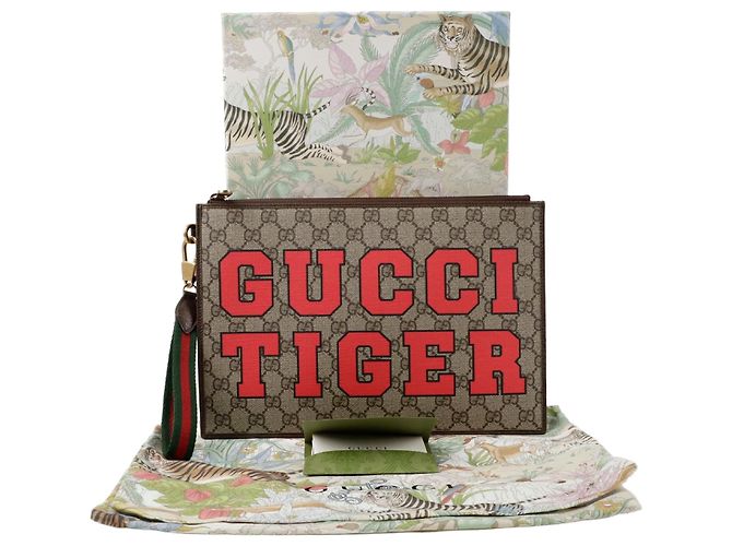 Gucci Clutch GG Tiger com alça Multicor