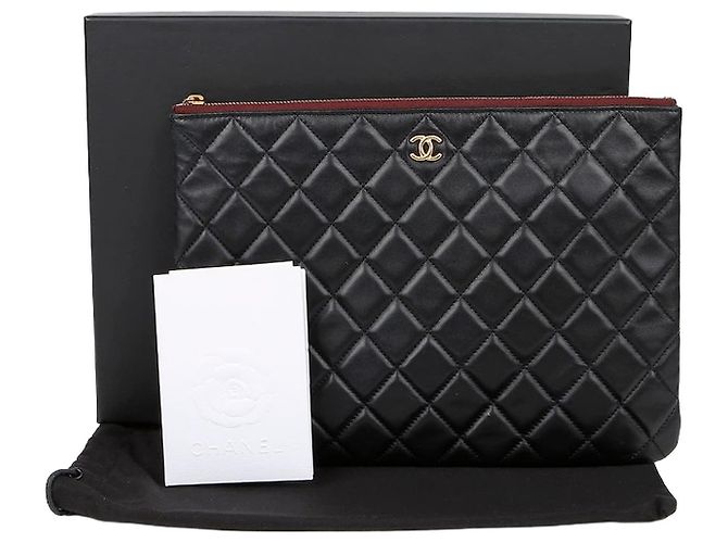 Chanel Pochette classique New Medium Noir