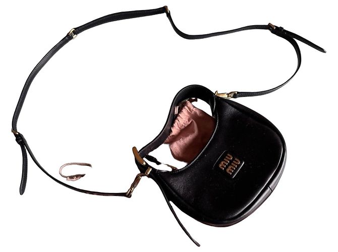 Bolsa Hobo Miu Miu Wander Preta de Pele Preto