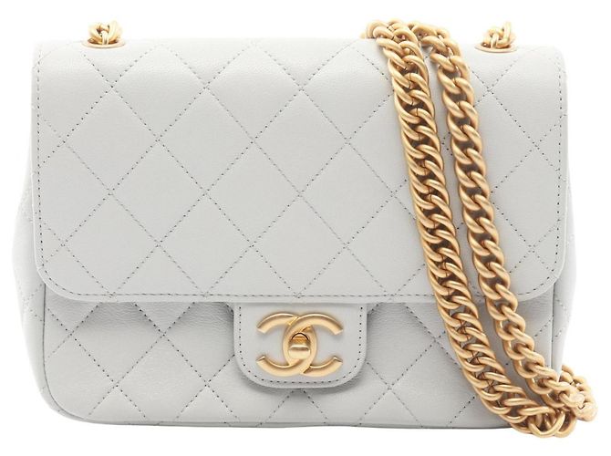 Bolsa de Ombro em Couro Cinza Matelassé Chanel Marrom