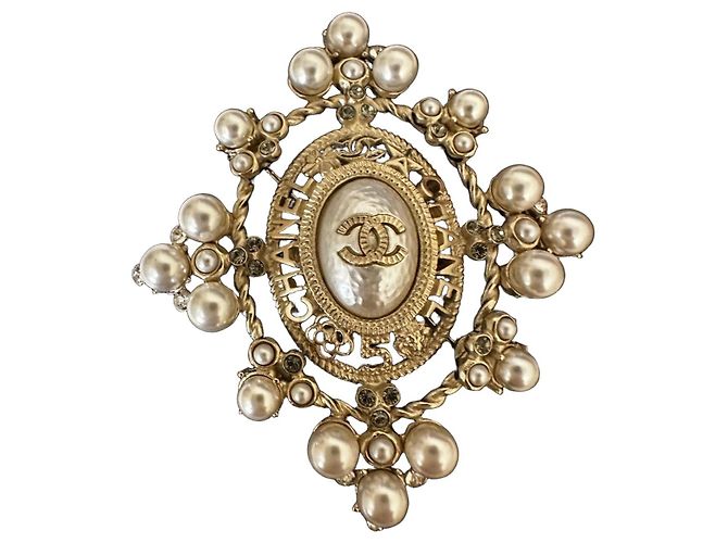 Chanel Perlen Brosche