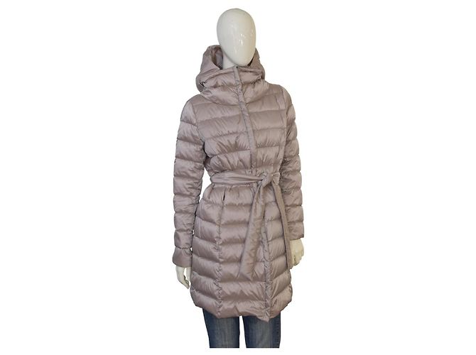 Casaco de down acolchoado bege Weekend Max Mara com cinto e capuz – Tamanho IT 44