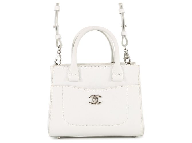 Kleine Handtasche Neo Executive Coco Mark von Chanel Weiß
