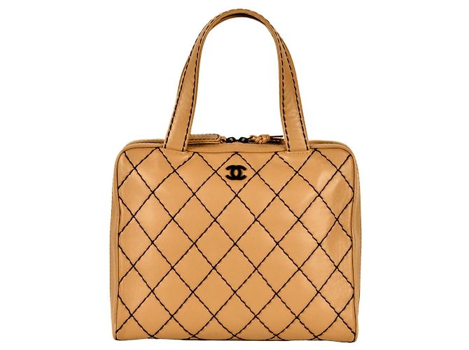 Bolsa Tote de Couro Wild Stitch da Chanel Bege