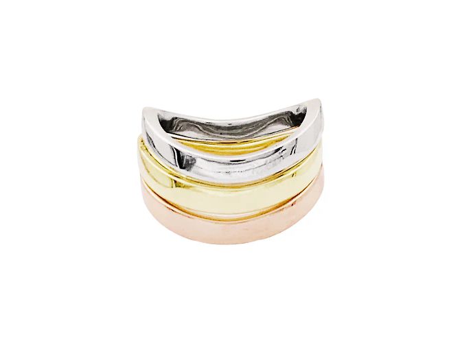 Anello Dinh Van con tre anelli in tre tonalità d'oro.
