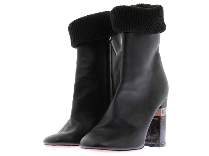 Chanel Stiefeletten aus Leder in Schwarz