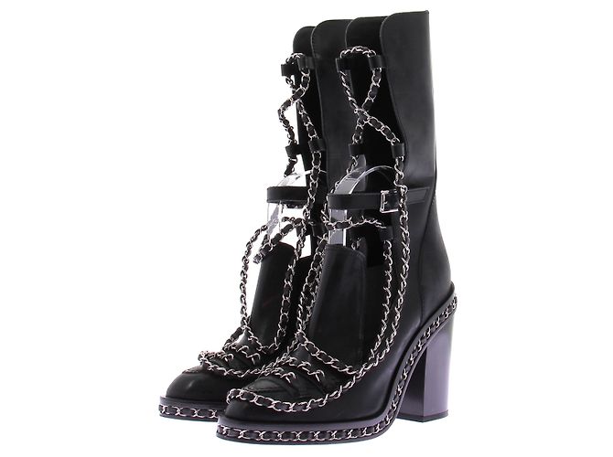 Chanel Botas pretas e corrente Preto