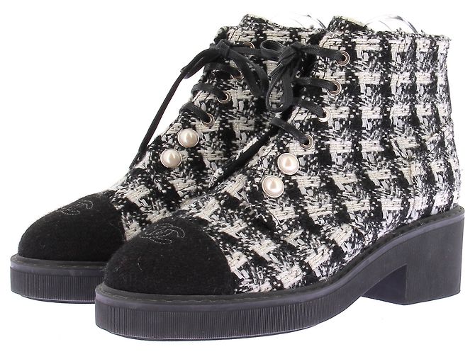 Chanel Boots en tweed noires et blanches Black