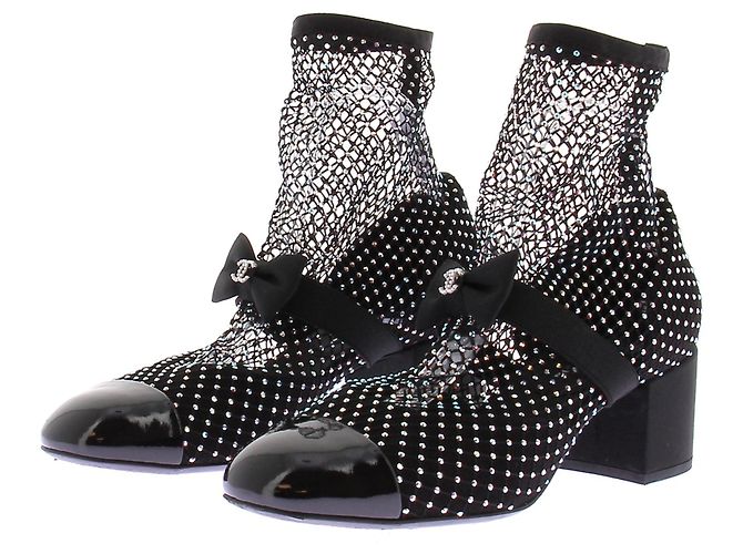 Chanel Botines de tacón de malla Negro