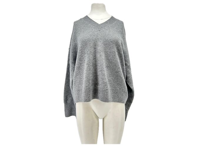 Autre Marque Grauer Wollpullover Style Icon Collection
