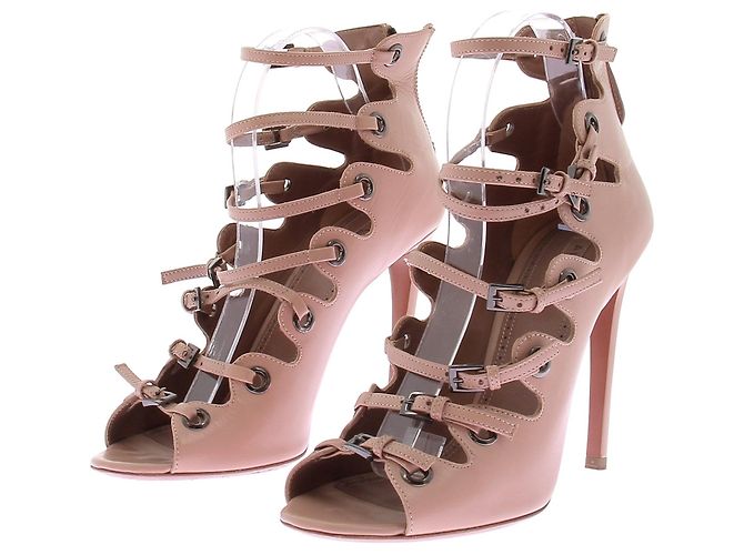 Alaïa Lederpumps Beige mit Riemchen