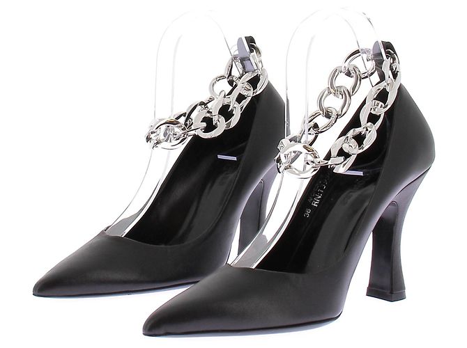 The Kooples Schwarze Lederpumps mit silberner Kette