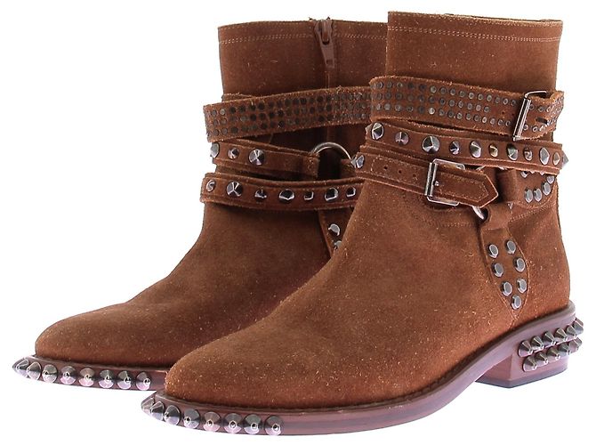 Saint Laurent Botas marrons de camurça com tachas Marrom