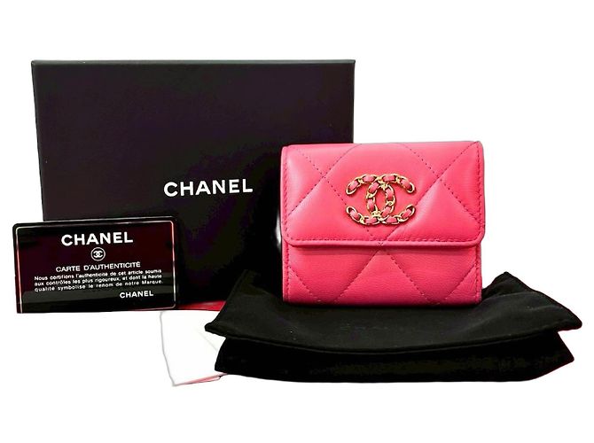 Cartera Trifold de Cuero Chanel Coco Mark Rosa